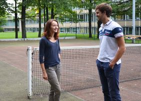 Aude Glaenzer und Paul Ripoche auf dem Tennisplatz – ihrem Lieblingsort am MPP