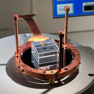 Der Detektor: Ein Kristall aus Natriumiodid - das gleiche Material wie im DAMA/LIBRA-Experiment (Foto: COSINUS Collaboration)