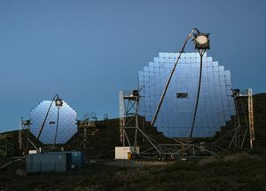 Beobachtung des Schwarzen Lochs in M87: Die MAGIC-Teleskope lieferten wichtige Daten im höchsten Energiebereich des Gammaspektrums (Foto: R. Wagner/MAGIC Kollaboration)