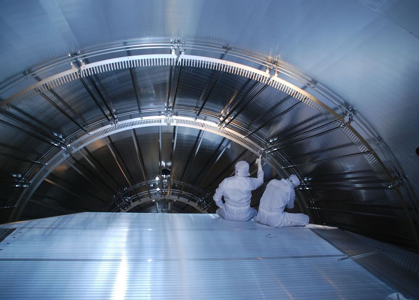 View into the interior of the main spectrometer of the KATRIN experiment for the determination of the neutrino mass (Photo: Joachim Wolf/KIT)