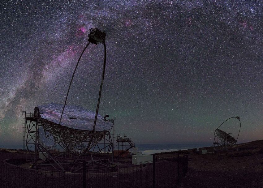 The two MAGIC telescopes on La Palma (Photo:Urs Leutenegger/Night Photography) 