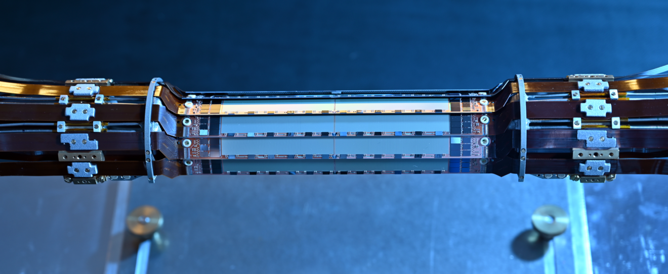 The Pixel Vertex detector: The silicon modules are built in two layers and are only 75 micrometers thick, like human hair. Here, the collisions of electrons and positrons are measured with extreme precision (Photo: B. Wankerl/MPP)