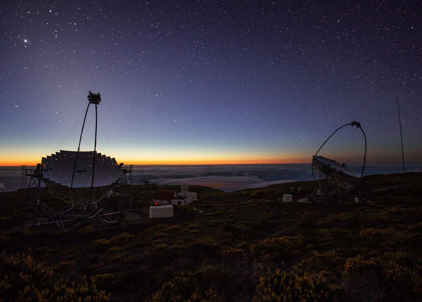 The MAGIC telescopes at the Roque de los Muchachos observatory on the canary island La Palma (Photo: T. Dettlaff/MPP)