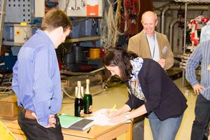 Signing of the contract at DESY in Hamburg, the designated location of the new experiment: Dr. Béla Majorovits, spokesperson of the MADMAX collaboration, Prof. Dr. Erika Garutti (Universität Hamburg) and Prof. Dr. Allen Caldwell, director at the Max Planck Institute for Physics (from left).