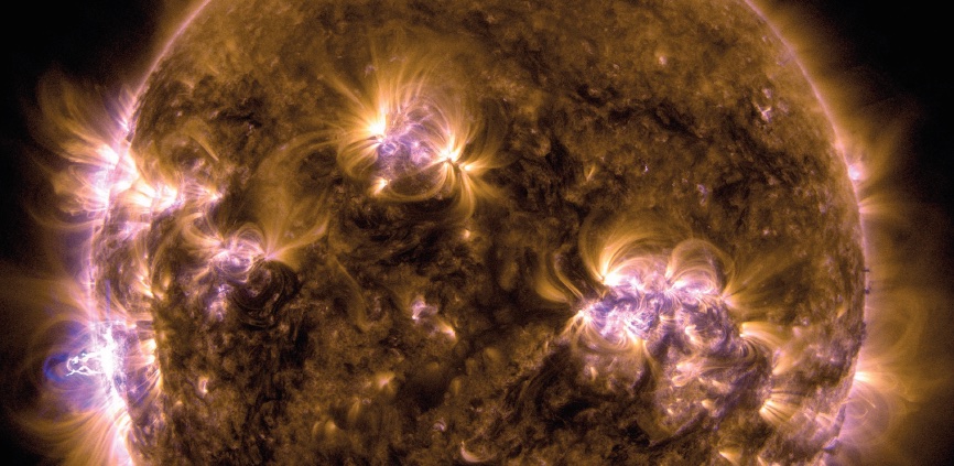  The sun with sunspots (Image: NASA/SDO)